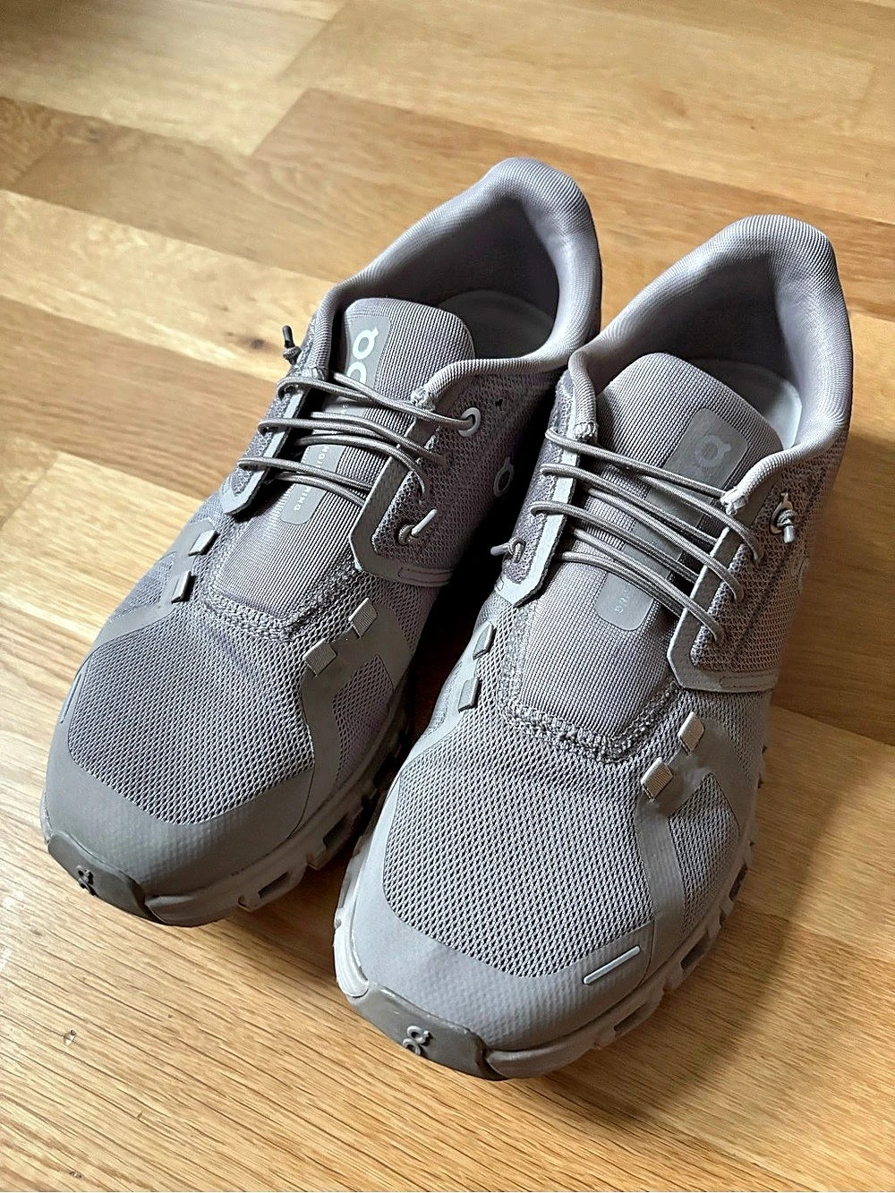 On Cloud 6 Athletic Shoes in Cinder | Fog